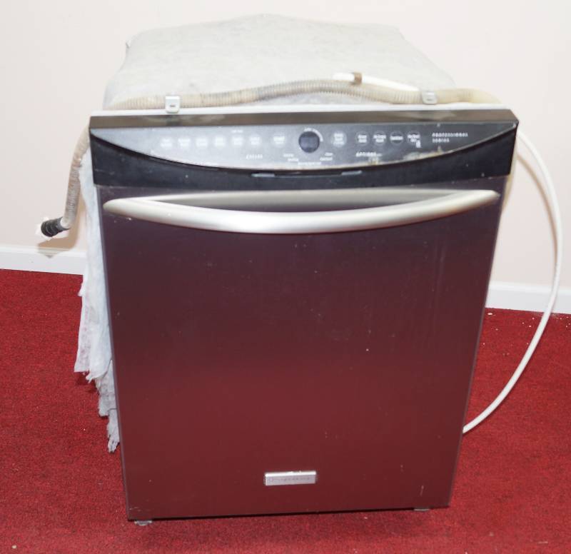 lot 9895 image: Electrolux 10.0 Amp PLD2855RFC1 Under Counter Dishwasher