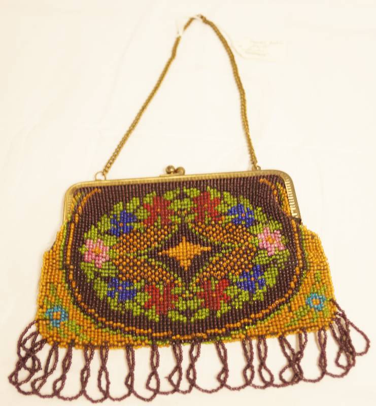 lot 2319 image: Vintage Beaded Purse - GORGEOUS Very nice condition - Beads are excellent - MUST SEE