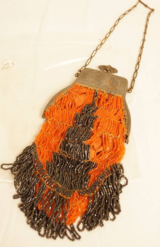 lot 2320 image: Vintage Beaded Purse - Flapper Style - STUNNING Check this one out