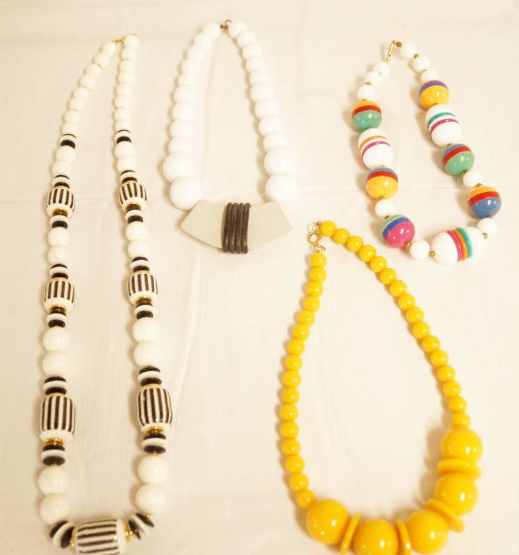 lot 2323 image: Lot of cool fashion jewelry