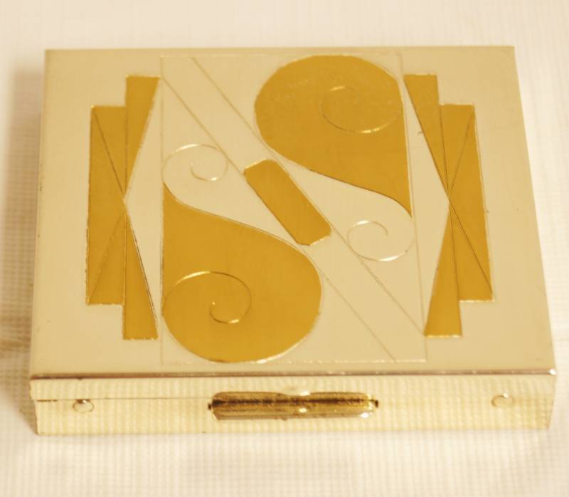 lot 2329 image: Vintage Art Deco Cosmetic Powder Case - w Puff Mirror Intact - See photos