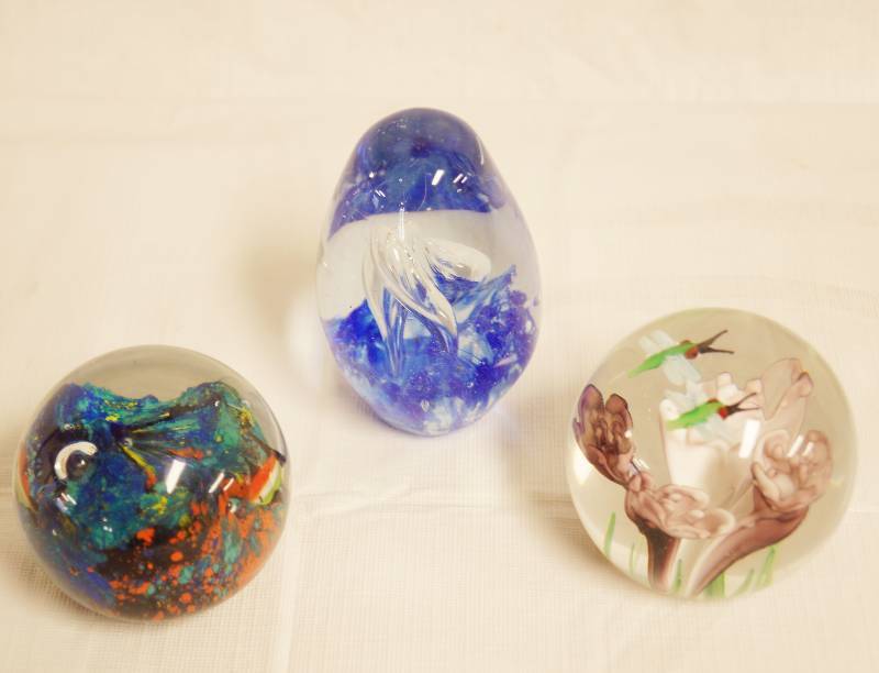 lot 2341 image: Lot of 3 - Beautiful Blown Glass Art Pieces - Great home decor or paper weights for the office