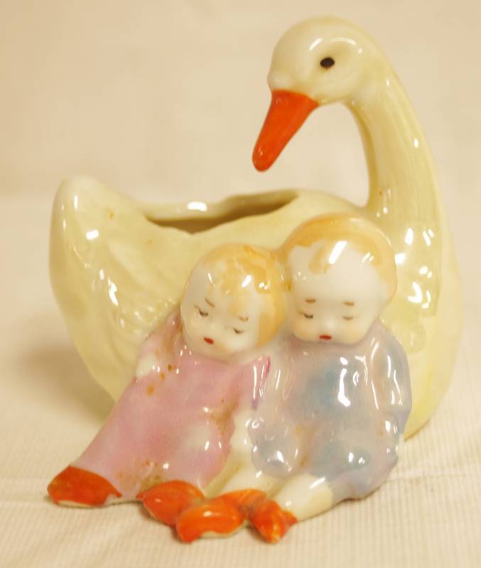 lot 2430 image: Mother Goose Sleeping Babies Nursery Figurine - Sweet Porcelain
