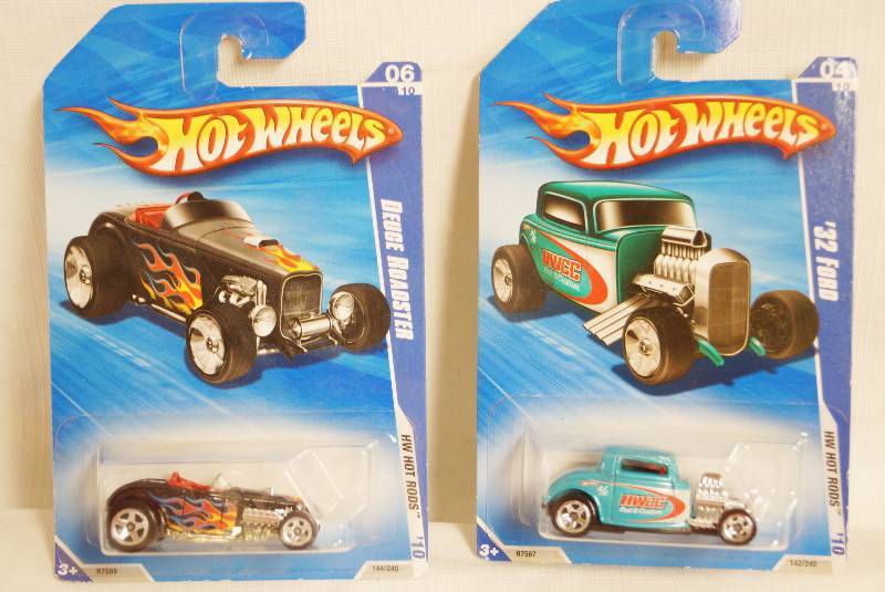 lot 2445 image: Lot of 2 HOT WHEELS - Roadsters - 32 FORD & Deuce Roadster - NEW IN PACKAGES