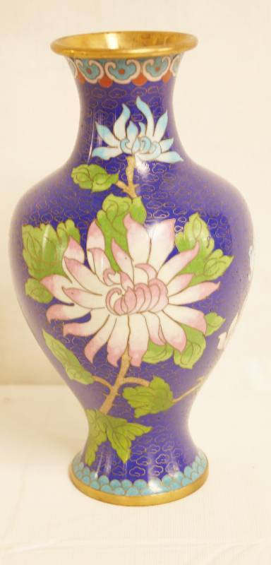 lot 2459 image: Stunning Japanese Cloisonne Enamelbrass vase - Beautiful Floral Motif - See photos