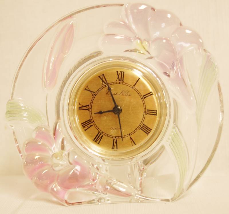 lot 2464 image: Pretty Roman Numeral Clock Surrounded by Floral Glass Crystal - Very pretty Decor