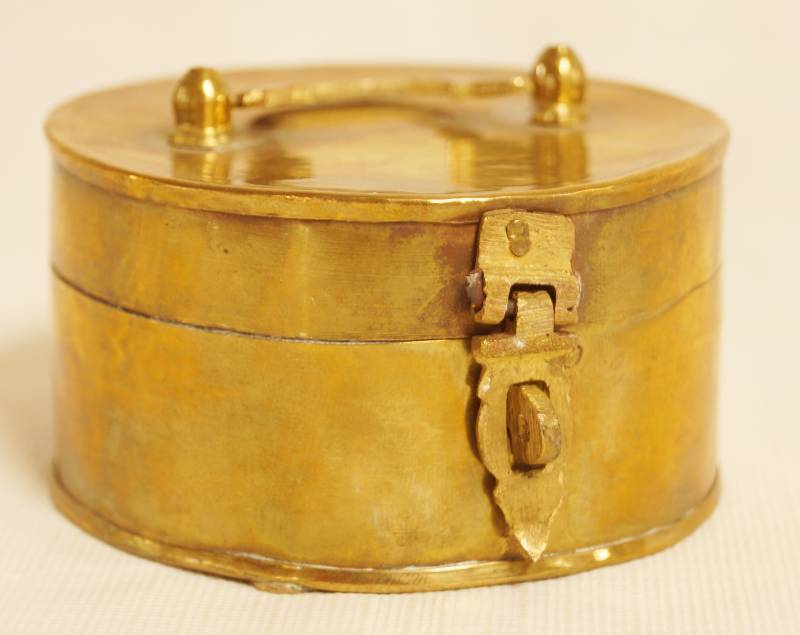 lot 2466 image: Brass, Hinged Box Marion Alley Interiors Inc. w latch strap that can be locked with a small lock (not included) See photos