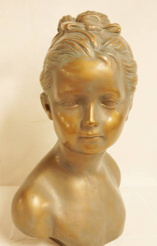 lot 2473 image: Beautiful Girl Statue - Bust 14 tall - so pretty Great Condition - Must see