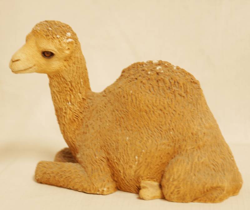 lot 2477 image: Babes of Bethlehem - Sandicast R825 CAMEL by Ira Brue - w original decal on bottom Sits over 4 tall