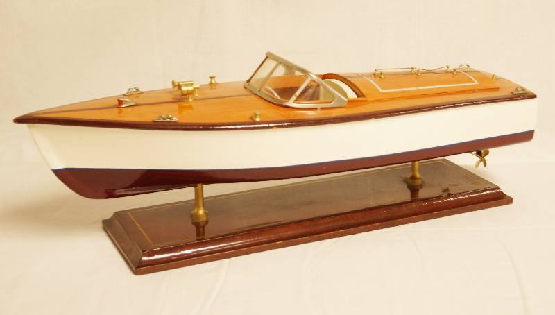 lot 2480 image: Stunning Wood Model Speed Boat with Detailed Metal Accents - Mounted on a wooden stand - See Photos