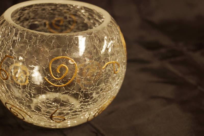 lot 2489 image: Beautiful Crackle Glass cut top bowl - COOL