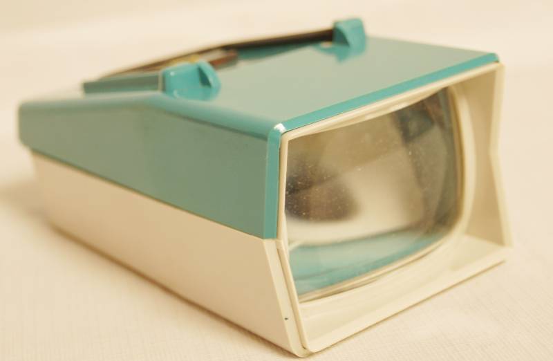 lot 2498 image: VINTAGE MICO Tele Vue 35MM, Bantam & Super Slide Viewer w original box - EXCELLENT CONDITION - WORKS