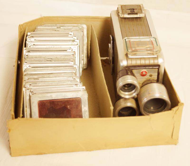 lot 2506 image: VINTAGE - KODAK Brownie - 1962 8mm movie camera WORKS - with approx 45 slides and KODAK pocket guide