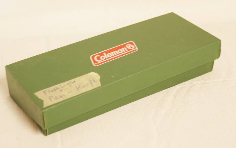 lot 2512 image: Coleman Gift Set - Flashlight, Pen and Knife Set - Mint in original box