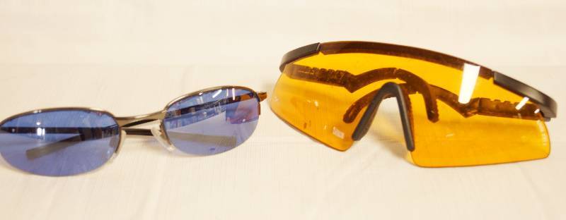 lot 2516 image: Lot of 2 pairs of glasses - Yello Lens WILEY X - Blue Lens Challenger 40064 - Cool