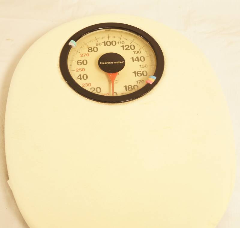 lot 2522 image: Bathroom Scale - 220 lb Capacity - Great for New Years Resolutions