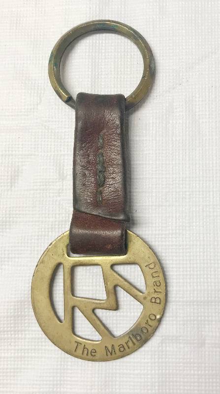 lot 2356 image: Vintage Marlboro Leather Key-chain - Cigarette Memorabilia - Neat historical piece