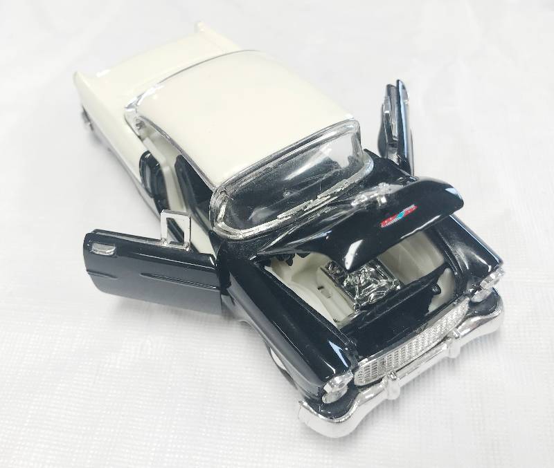 lot 2427 image: Neat Model Car - 1955 Chevy Bel Air - Doors & Hood Opens Rubber Wheels - COOL