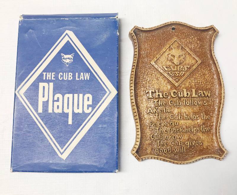 lot 2582 image: Boy Scouts of America Club Law Plaque w original box Great Collectible