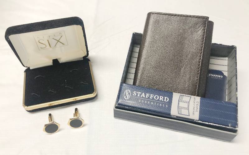 lot 2583 image: Pair of Cuff-links in a gift box and NEW Stafford Tri-fold Wallet in gift box - NICE