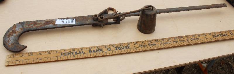 lot 7031 image: 35.5 Inch Cotton Scale