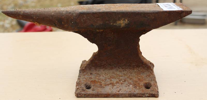 lot 7032 image: Homemade Anvil Made From a Part of Railroad Railing- Really Cool