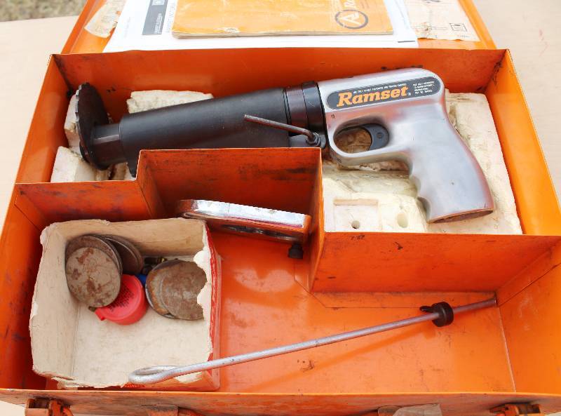 lot 7043 image: Ramset Fastening System- Powder Actuated Tool