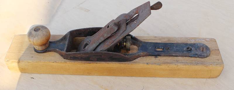 lot 6600 image: Wood Plane- Stamped Sargent USA- New Haven, Connecticut