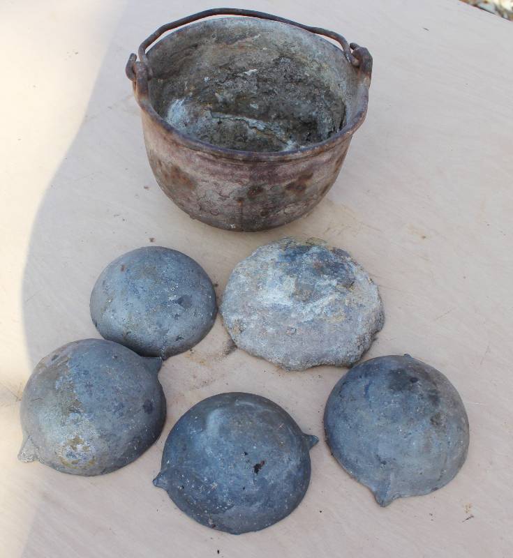 lot 6601 image: Small Lead Pot w Five Chunks of Lead