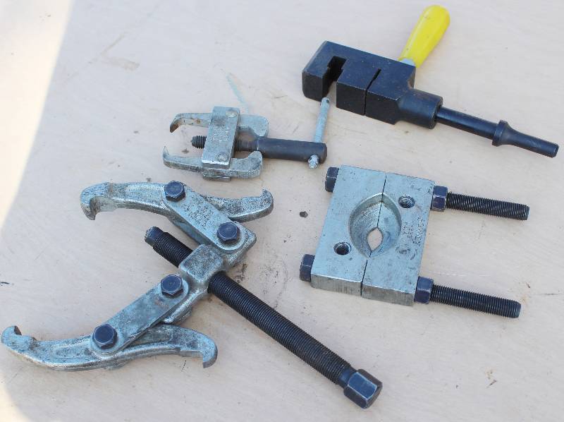 lot 6602 image: Assorted Tools- Pullers, Bearing Separator Included