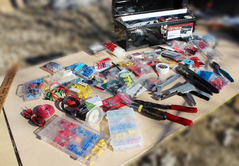 lot 7060 image: Stack-On 19 Inch Toolbox- Assorted Electrical Repair Items Included