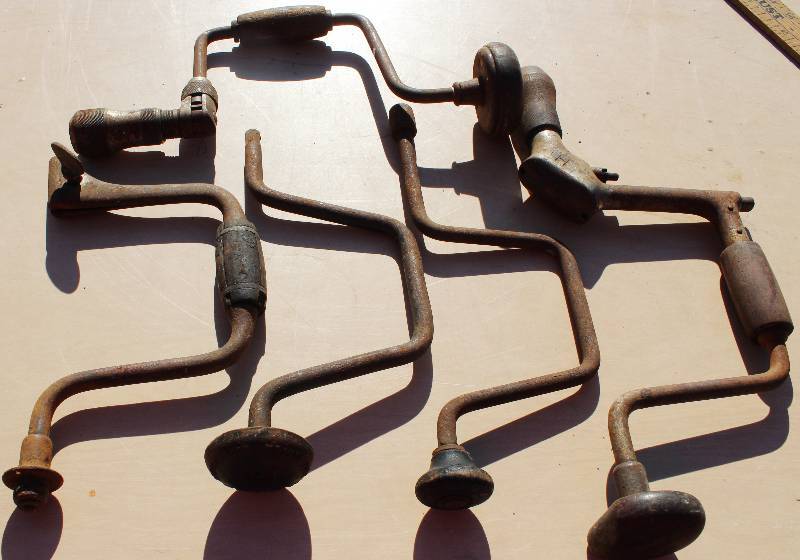lot 7073 image: Set of 5 Wood Braces Hand Drills- Various Sizes
