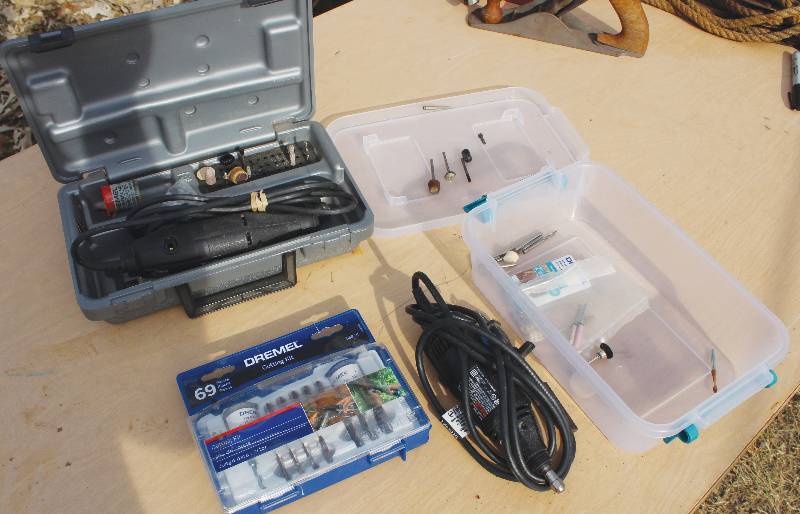 lot 7082 image: Dremel Tool and Toolbox w 69 Piece Assorted Cutting Kit