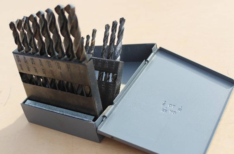 lot 7089 image: Drill Index w 17 Drill Bits Included- WOW
