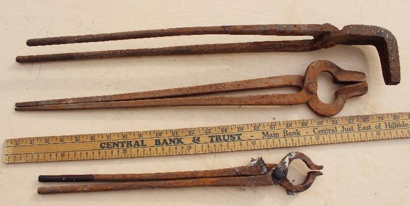 lot 7090 image: Set of 3 Assorted Blacksmith Tongs