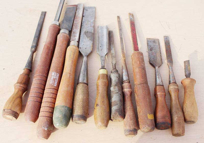 lot 7101 image: Assortment of 12 Wood Lathe Knives
