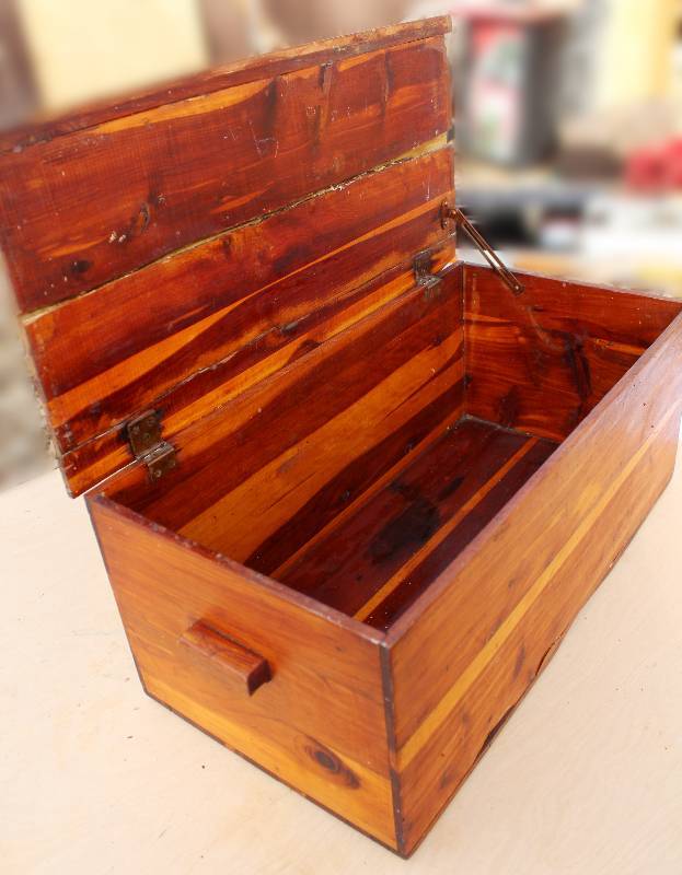 lot 7102 image: Small Cedar Chest Box- Beautiful Colors
