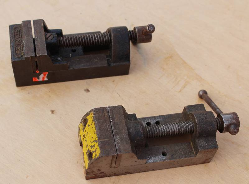 lot 7110 image: Set of 2 Small Machinist Vices