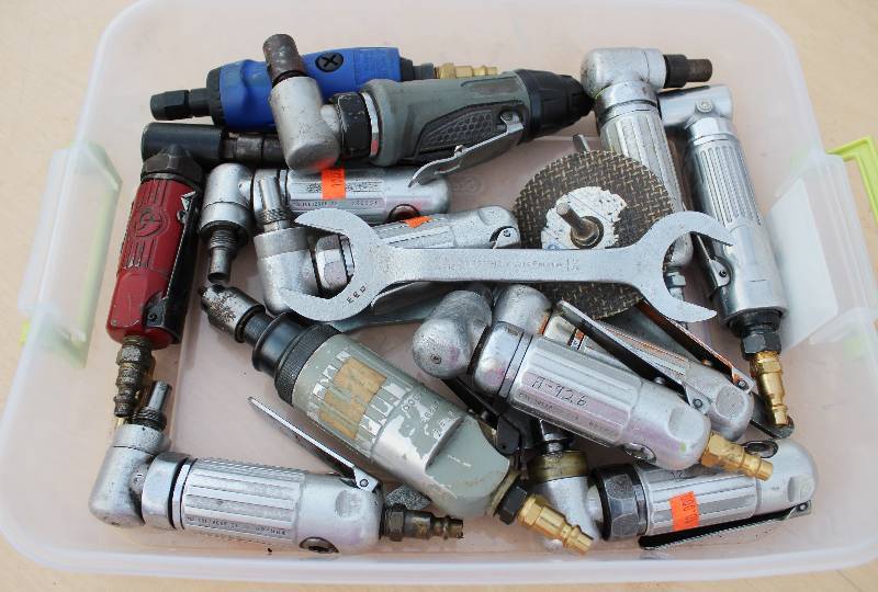 lot 7129 image: Assorted Pneumatic Tools- Great Bundle