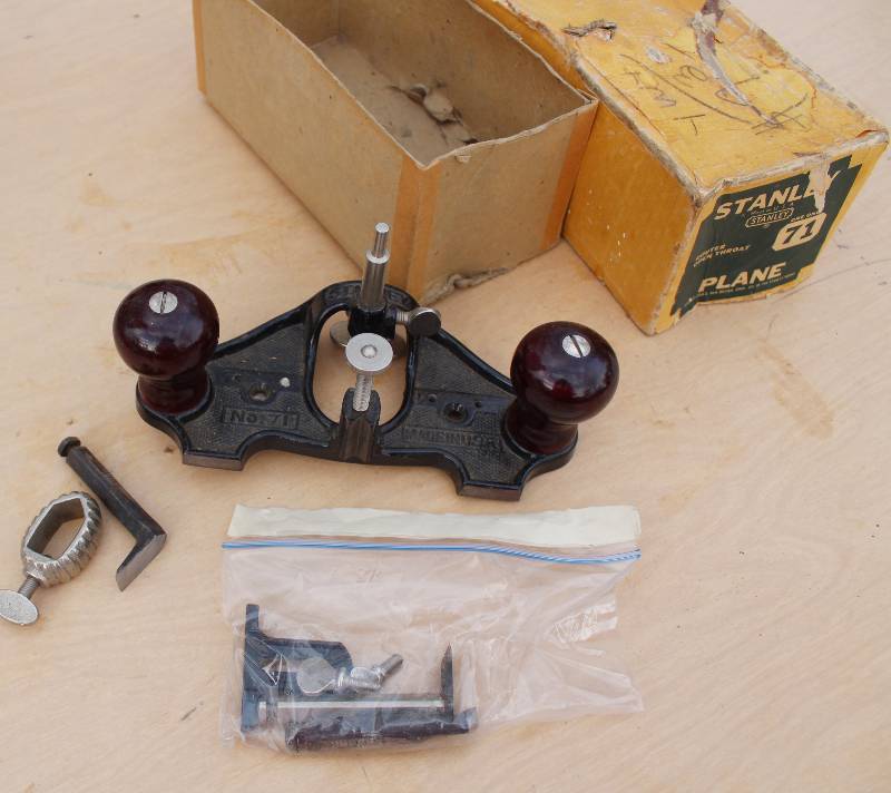 lot 7132 image: Stanley No. 71 Open Throat Router- Includes 3 Blades