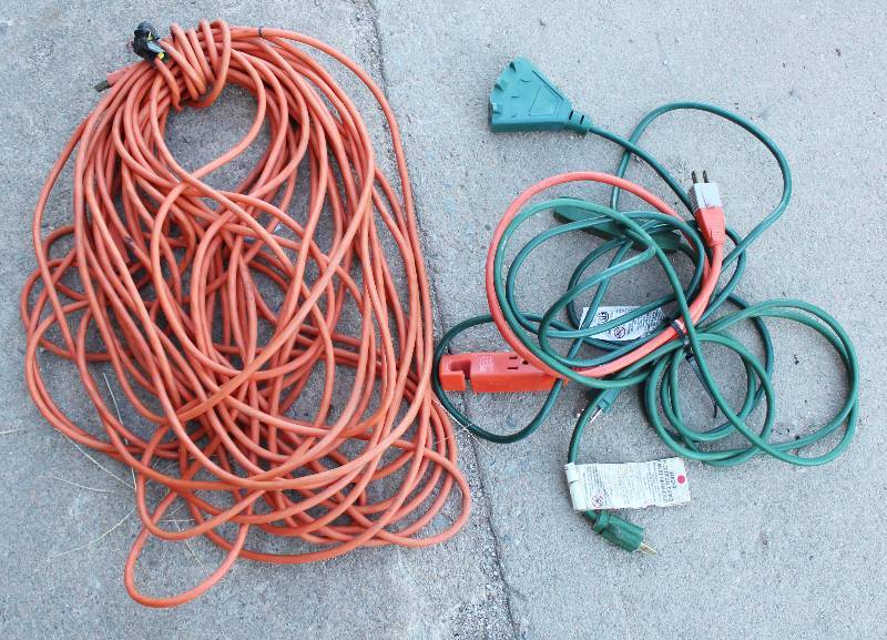 lot 4301 image: Approx 100 extension cord and 3 Multi-Outlet Extension Cords - see photos