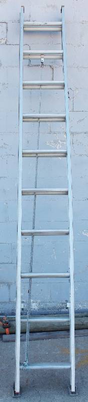 lot 4302 image: Aluminum Extension Ladder - 20 Ft - Cuprum