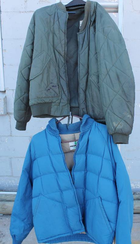 lot 4306 image: Lot of 2 Coats - 1 blue, 1 green - size Large