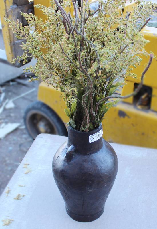 lot 4313 image: Dcor Vase - Heavy Cast Iron wDried Weeds