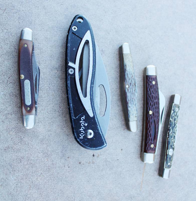 lot 6624 image: Lot of 5 Pocket Knives - see pics