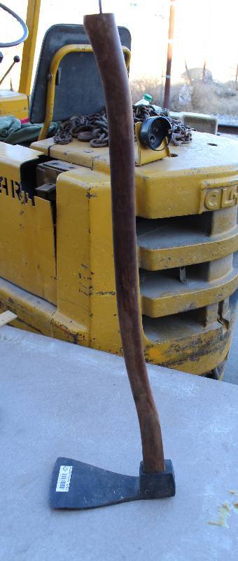 lot 6640 image: Primitive Iron Garden Hoe- Very Cool