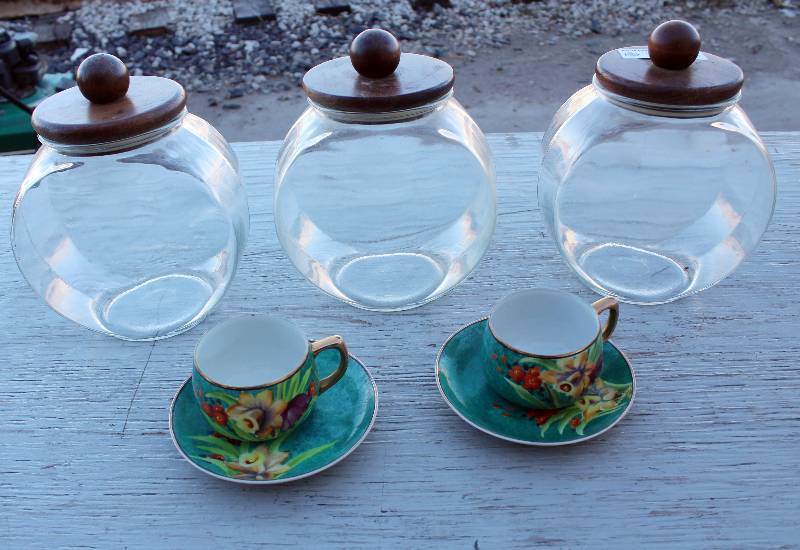 lot 6678 image: Storage Jars Cups & Saucers