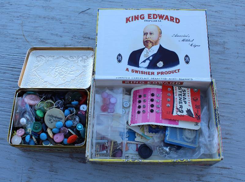 lot 6683 image: Lot of Buttons & Sewing Notions - see photos