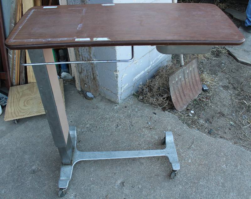 lot 4315 image: Over-The-Bed Table - Great for working on Cars