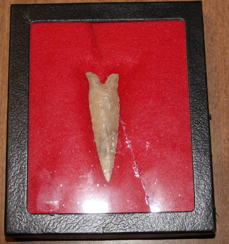 lot 4337 image: Flint Arrowhead Approx. 3 (glass is cracked)
